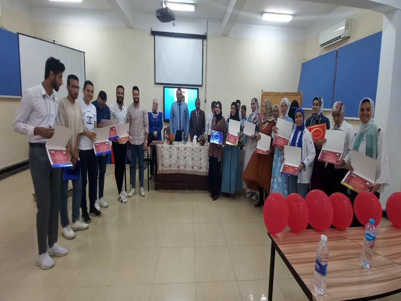Honoring the students who won the linguistic example shields for specialists in the Faculty of Education