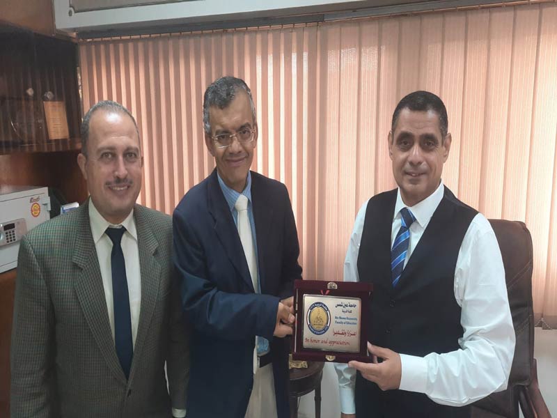 The Dean of the Faculty of Education discusses ways of cooperation with the President of the Heliopolis district to enhance the societal role of the Faculty