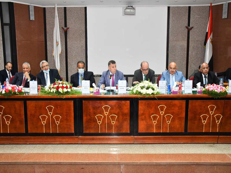 Ain Shams University Council honors a number of university leaders and winners of state awards