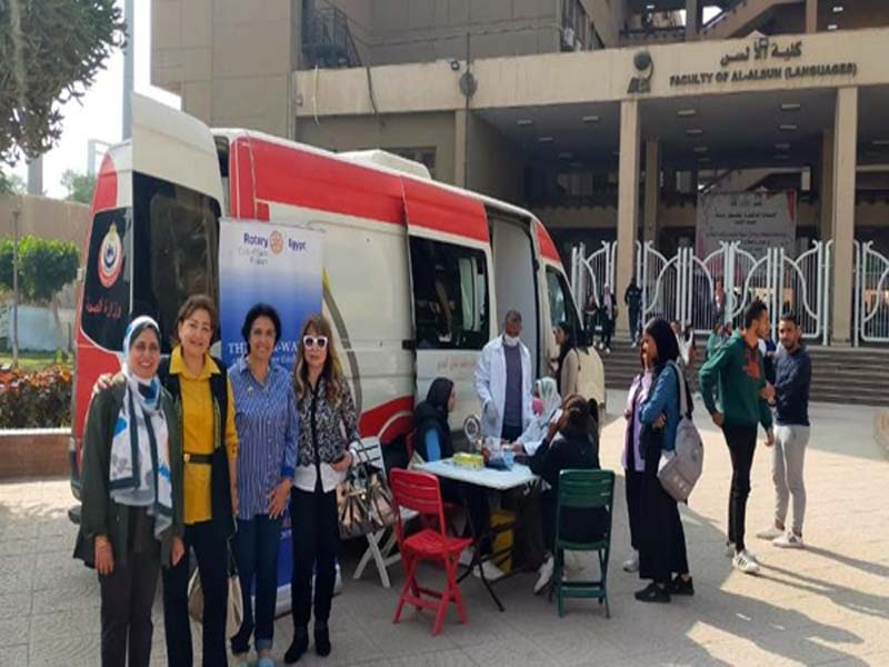 Faculty of Al-Alsun hosts the Ministry of Health's blood donation campaign