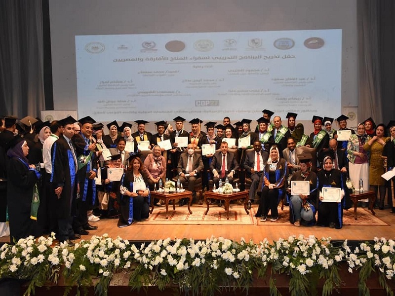 In the presence of the Minister of Manpower and the President of Ain Shams University... The Faculty of Graduate Studies for Environmental Research celebrates the graduation of new batches of the training program of African and Egyptian climate ambassadors