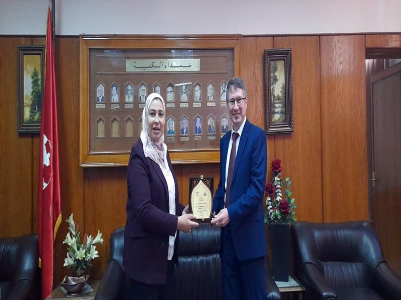 Dean of the Faculty of Al-Alsun, Ain Shams University, receives the Russian cultural advisor in Cairo