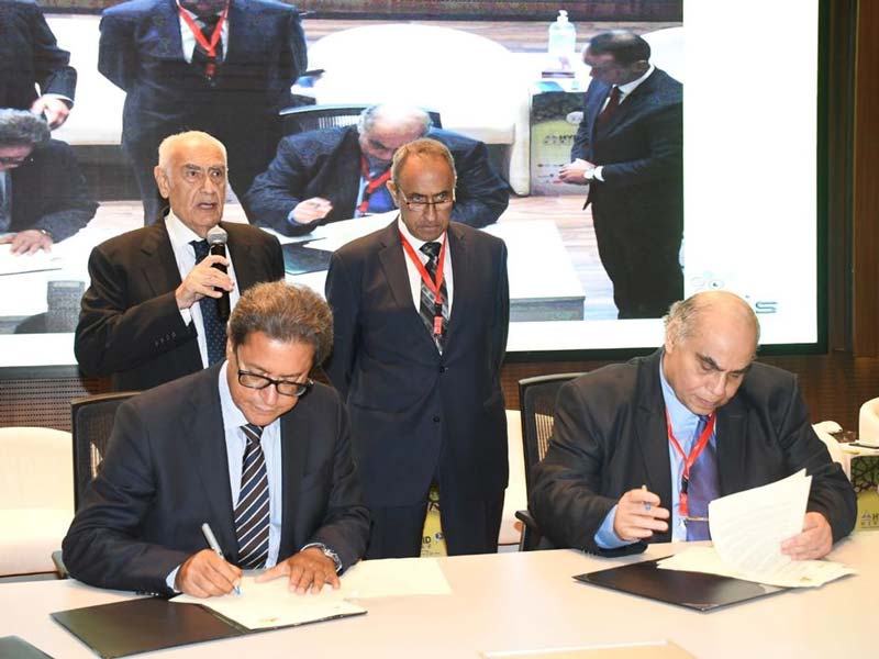 Signing a memorandum of understanding between the Institute of Graduate Studies and Agricultural Research in Arid Zones at Ain Shams University and the International Center for Agricultural Research in Dry Areas