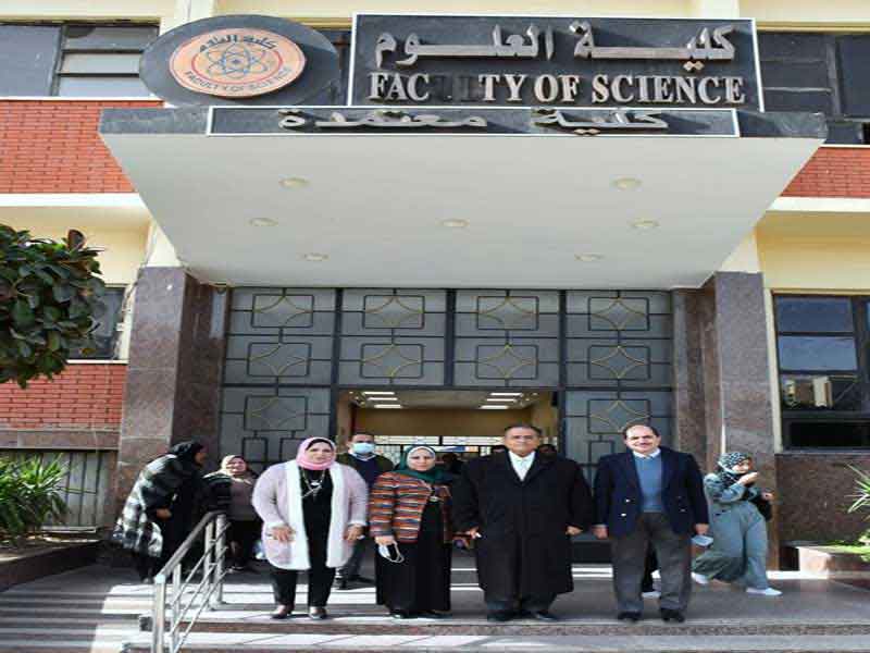 Vice President of Ain Shams University for Education and Student Affairs on an inspection tour of the exams at the Faculty of Science