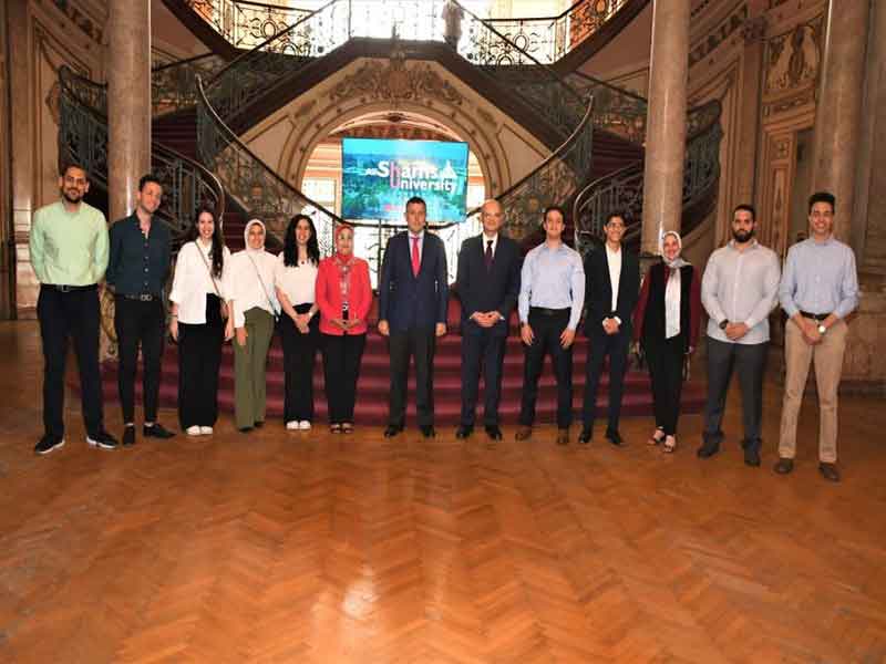 The President of Ain Shams University meets the students of the Faculty of Business who received the American Chicago scholarship