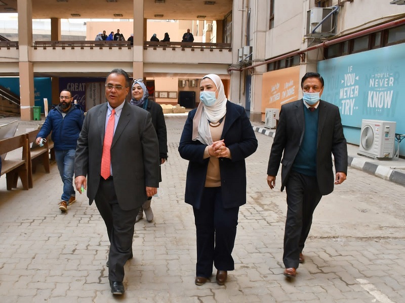 The Vice President of Ain Shams for Education and Students conducts an inspection tour to the second-round exams at the Faculty of Al-Alsun