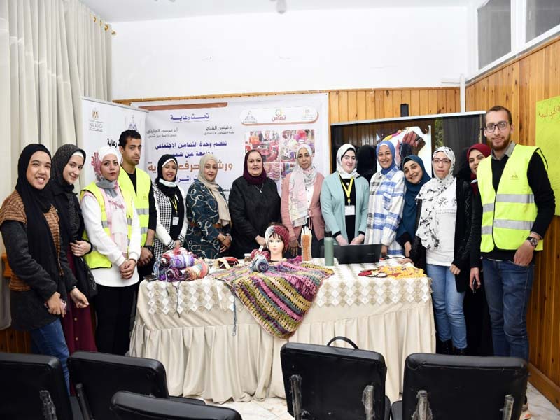 A workshop to train female students at the Faculty of Girls on handicrafts