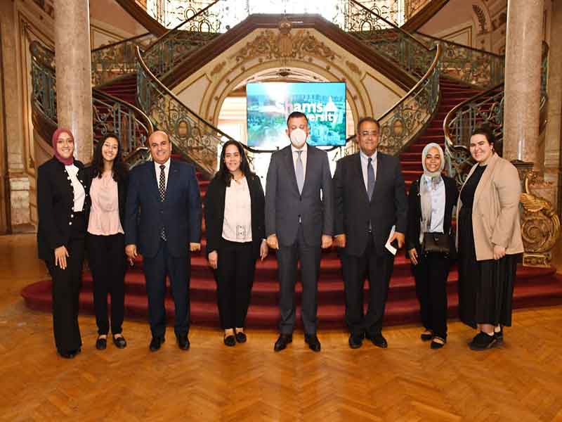 Honoring students of the Faculty of Law for winning second place in the Middle East in the Oxford Moot Court competition