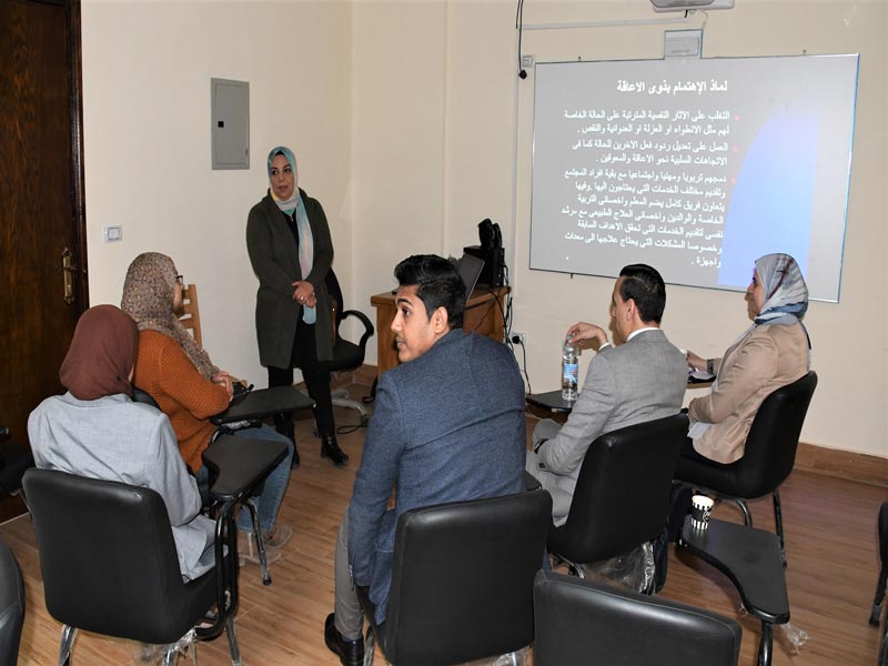 دورات تدريبية لأعضاء هيئة التدريس والهيئة المعاونة بجامعة عين شمس للتعامل مع ذوي الإعاقة