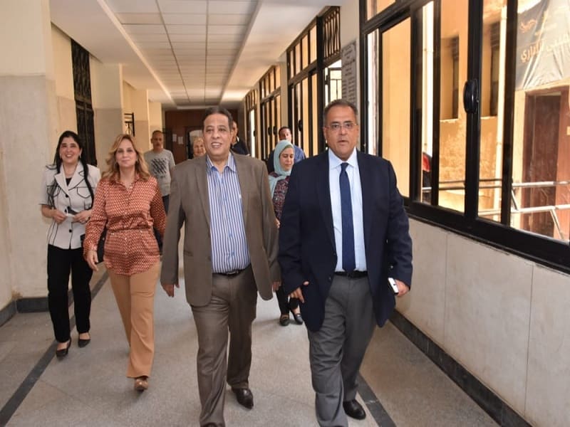 An inspection tour of the Vice President of Ain Shams University to follow up on the conduct of exams at the Faculty of Arts