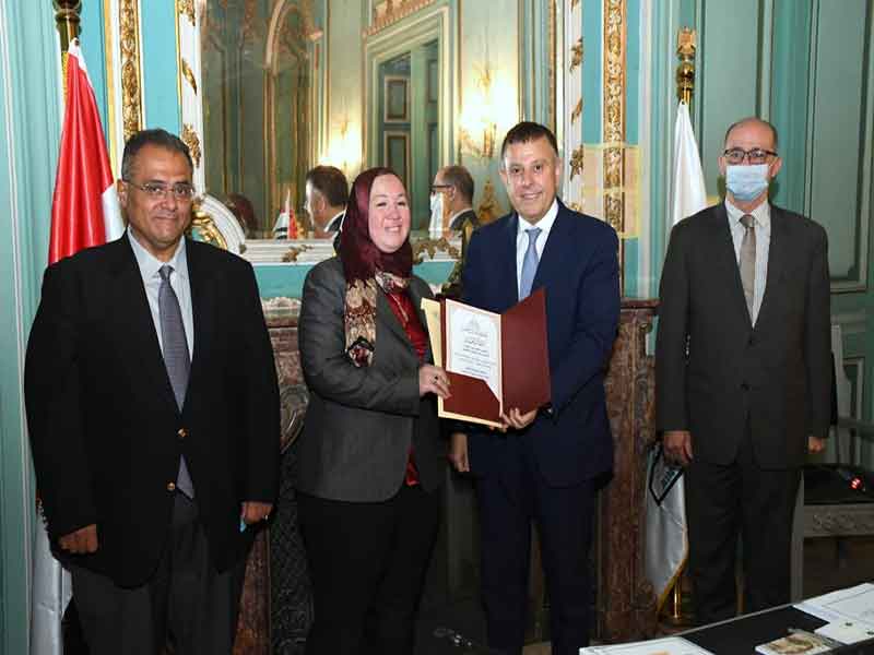 مجلس جامعة عين شمس يكرم علمائها الحاصلين على جوائز الدولة