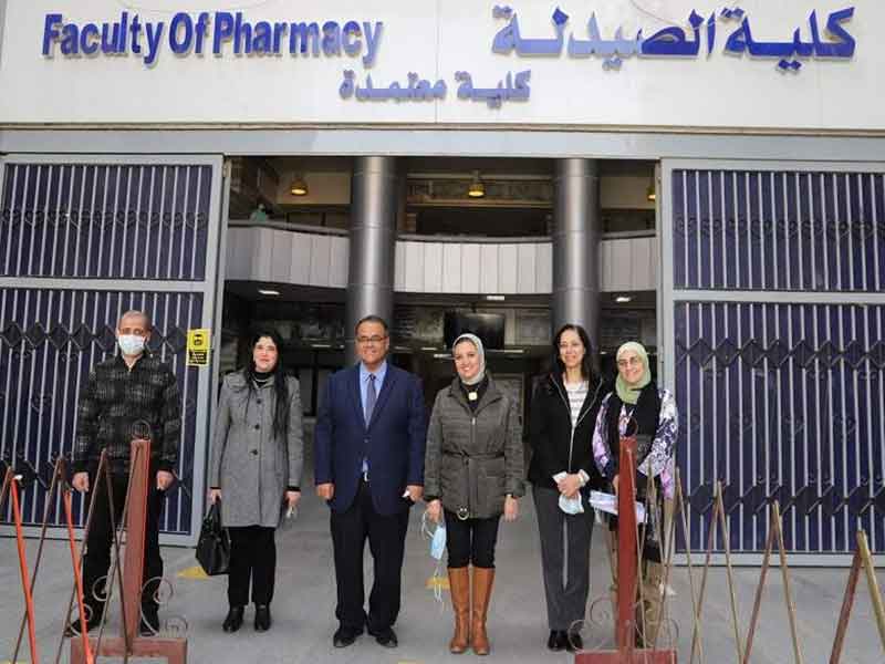 جولة تفقدية لنائب رئيس جامعة عين شمس لمتابعة سير امتحانات كلية الصيدلة