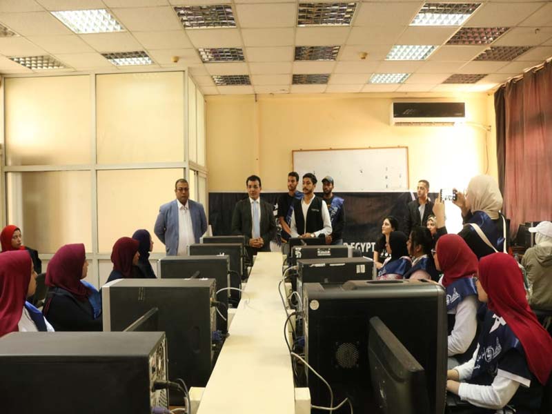 The Central Family of "Students for Egypt" organizes free training courses in the field of technology and information in the laboratories of the Faculty of Arts