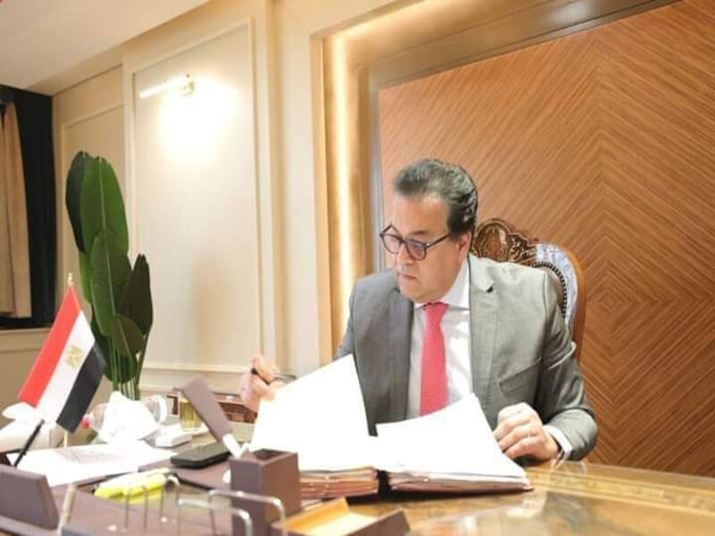 جامعة عين شمس بعدة مشروعات بحثية في تقرير يستعرضه وزير التعليم العالي