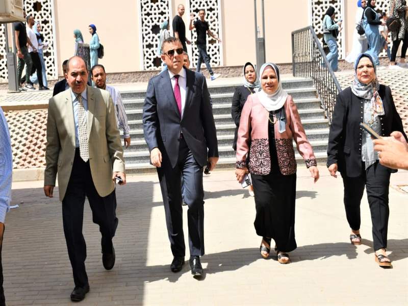 An inspection tour of the President of Ain Shams University at the Faculty of Science