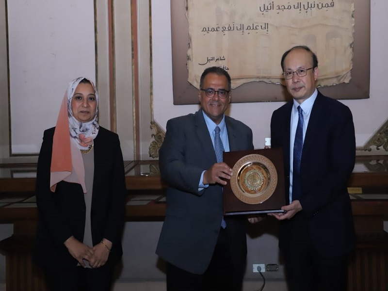 Vice President of Ain Shams University for Education and Students meets the Chinese delegation of Fudan University