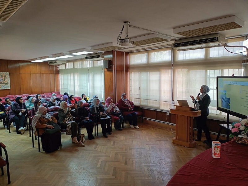 The Faculty of Girls hosts an awareness seminar from the Center of Excellence for Sustainability