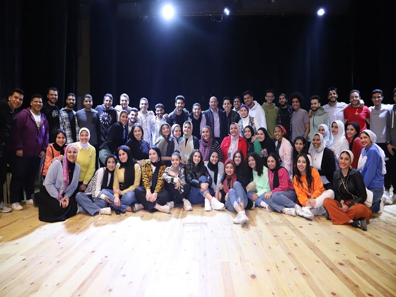 Carmen Suleiman surprised the choir of Ain Shams University "Coral On" with a special presence for one of the rehearsals