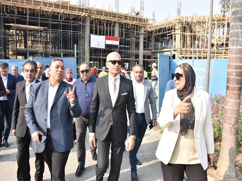 An exploration tour of the campus by the President of Ain Shams University