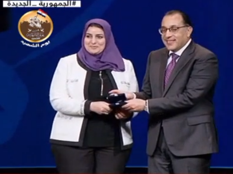 The President of Ain Shams University congratulates Prof. Nagwa Badr, Dean of the Faculty of Computer and Information Sciences, for winning the third place in the Faculty category in Egypt Award for Government Excellence