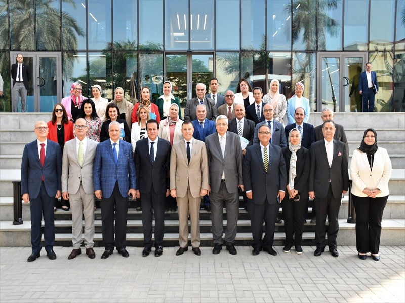 Ain Shams University Board honors the President's Advisor for Health Affairs and the Ministers of Health and Higher Education