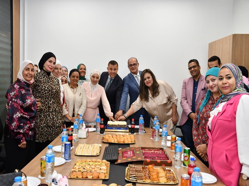 The Education Strategy Administration and the Blended Learning Center at Ain Shams University honor the university president and vice president for postgraduate studies and research