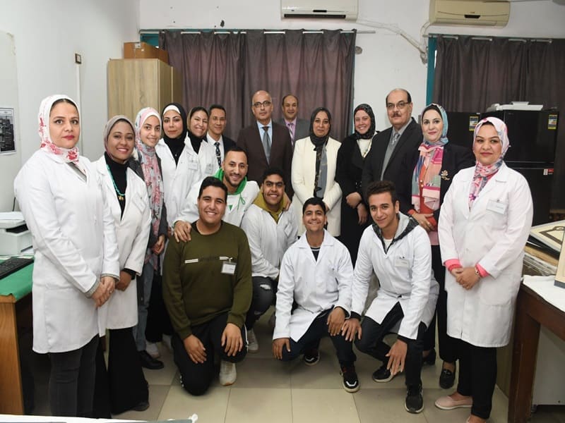 The President of Ain Shams University inspects the restoration laboratory at the Faculty of Archaeology