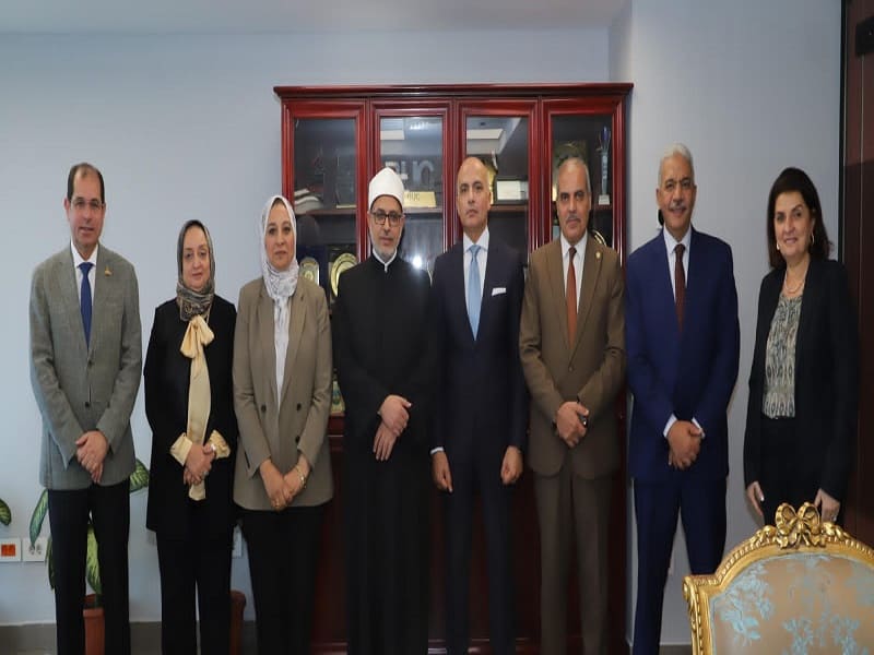 The President of Ain Shams University receives the President of Al-Azhar University
