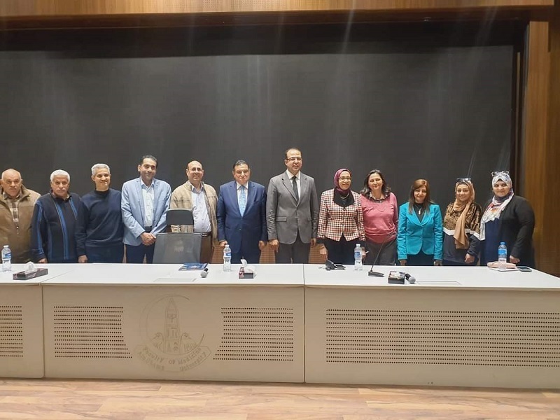 The Center for Middle East Research and Future Studies holds the seventh seminar of the educational courses "The ABCs of Politics and Law" in the Faculty of Medicine