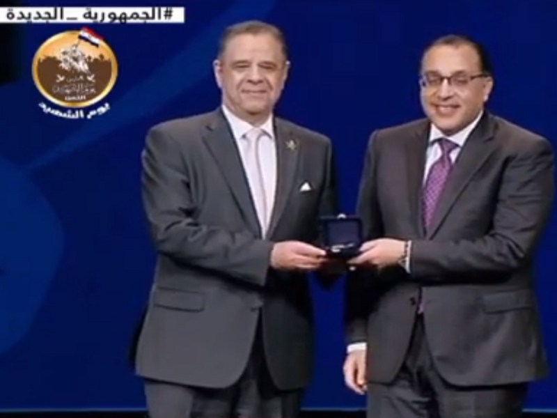 The President of Ain Shams University congratulates Prof. Omar Al-Husseini, Dean of the Faculty of Engineering, for winning the second place in the faculties category in Egypt Award for Government Excellence