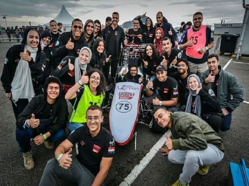 The President of the University congratulates the Faculty of Engineering racing team for winning advanced positions in the Student Formula competition