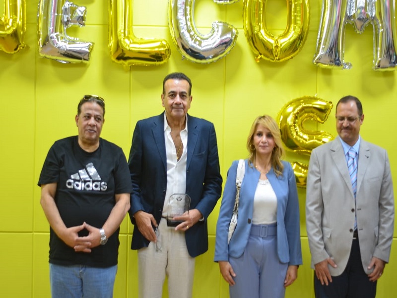 The Dean of the Facuty of Arts honors the journalist Osama Mounir, singer Ahmed Hamada, and content creator Ahmed Ibrahim