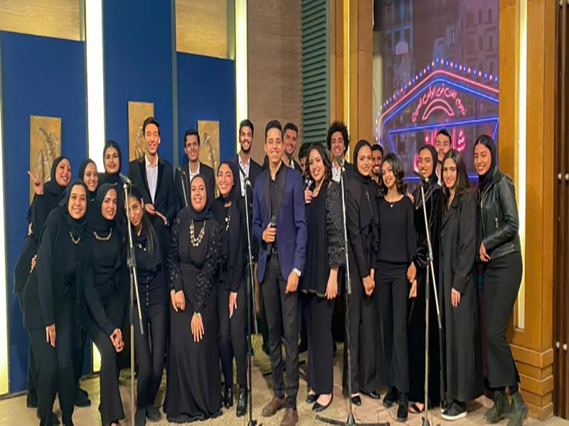 The artist Hussain Al Jassmi shares on his Instagram account a singing clip for "O'n" Choir, one of the choirs of Ain Shams University