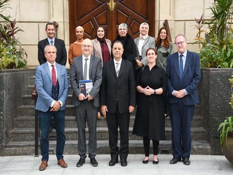 The Dean of the Faculty of Engineering receives a delegation from the British University of Exeter