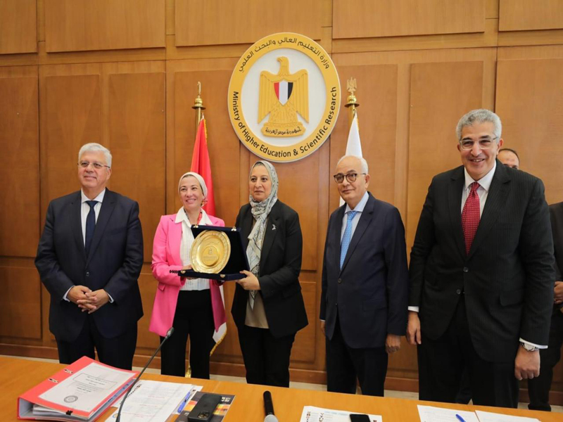 Prof. Ghada Farouk, Acting President of Ain Shams University, receives the second place shield for the best environmentally friendly university