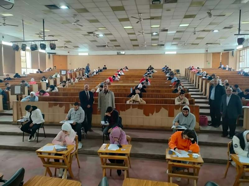 انتهاء امتحانات الفصل الدراسي الأول لأول دفعة من طلاب كلية الطب البيطري جامعة عين شمس