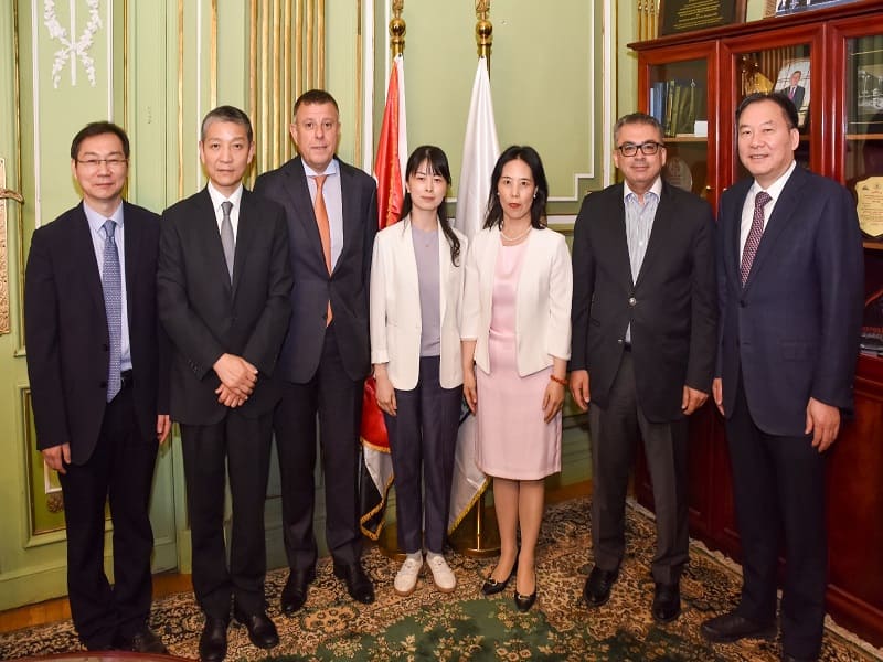 The President of Ain Shams University and the Chinese ambassador witness the signing of a memorandum of understanding of four visiting professors