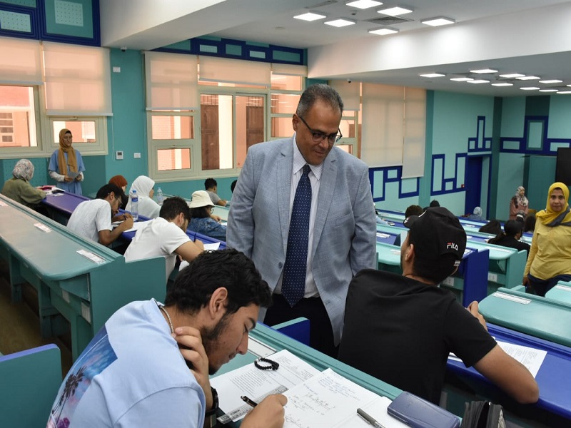 Prof. Abdel-Fattah Saoud, Vice President for Education and Student Affairs, confirms, during his inspection of the committees of the Faculty of Science that the faculty witnesses a remarkable development in developing the examination environment