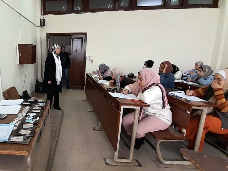 Dean of Al-Alsun Ain Shams tour during the mid-year exams for the bachelor's degree