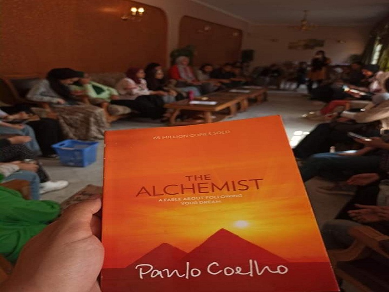 The Book Club at the Faculty of Arts discusses the novel “The Alchemist” by Paulo Coelho