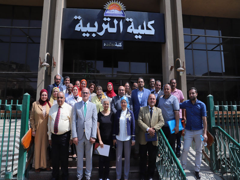 Honoring Dr. Helen Ayad, former director of the German Center of Excellence in the Faculty of Education, in the presence of the Vice President for Graduate Studies and Research