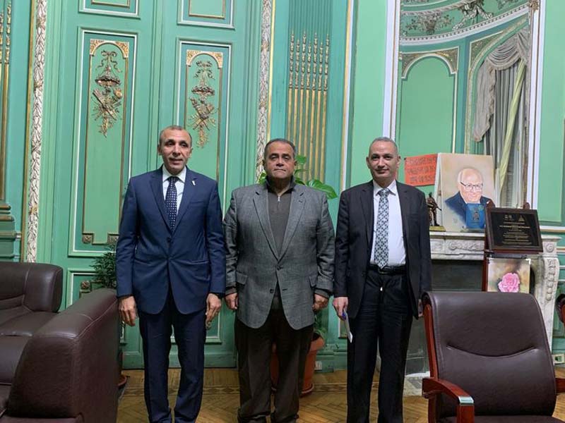 نائب رئيس جامعة عين شمس للتعليم والطلاب يلتقي وفد بنك مصر