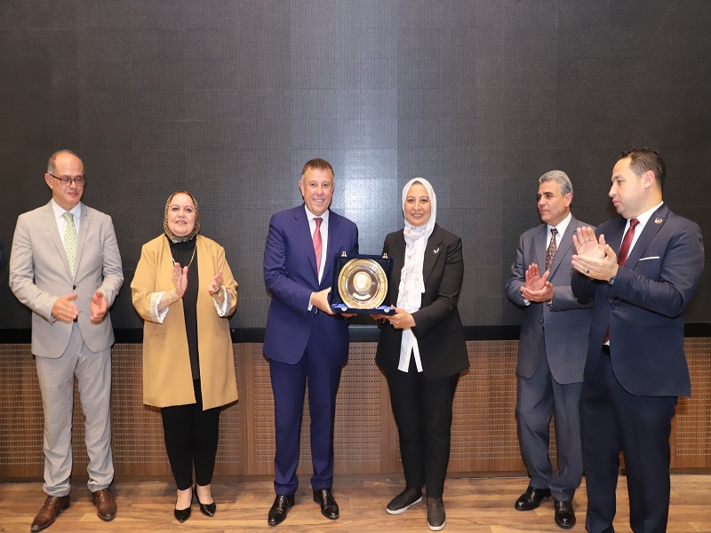 Community Service Affairs and Environmental Development Sector honors Prof.  Mahmoud El-Metieni and Prof.    Ayman Saleh