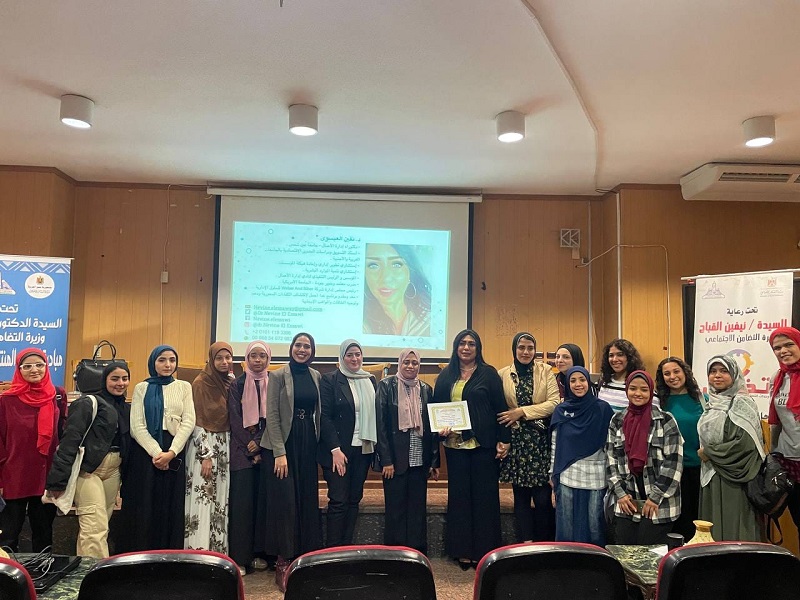 A workshop on marketing small enterprise products at the Faculty of Al-Alsun within the Productive Student Initiative