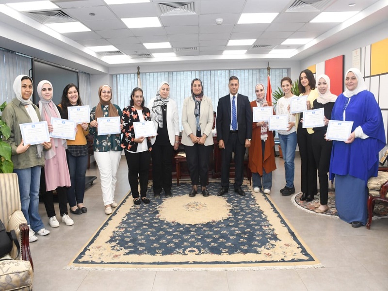 جامعة عين شمس تكرم طلاب الألسن المتدربين على الترجمة الفورية بمقر الأمم المتحدة