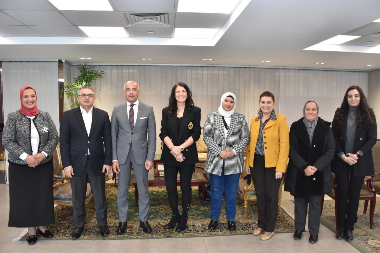 The President of Ain Shams University receives the Executive Director of the Fulbright Commission Office