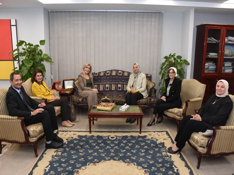 The Vice President of Ain Shams University receives the Assistant Vice President of the University of Waterloo in Canada for scientific research and international relations to discuss ways of cooperation