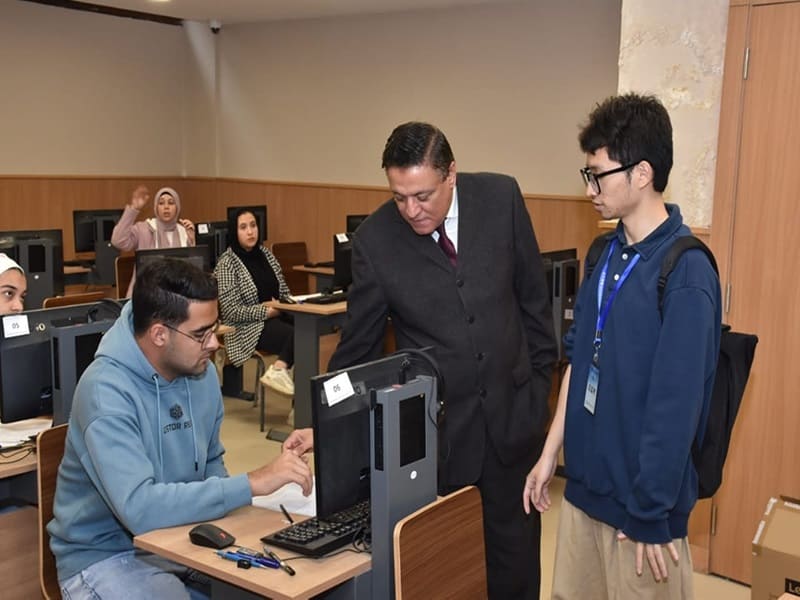 The Confucius Institute at Ain Shams University holds the international test to determine the level of the Chinese language, HSK and HSKK, in the electronic examination halls at the Faculty of Al-Alsun