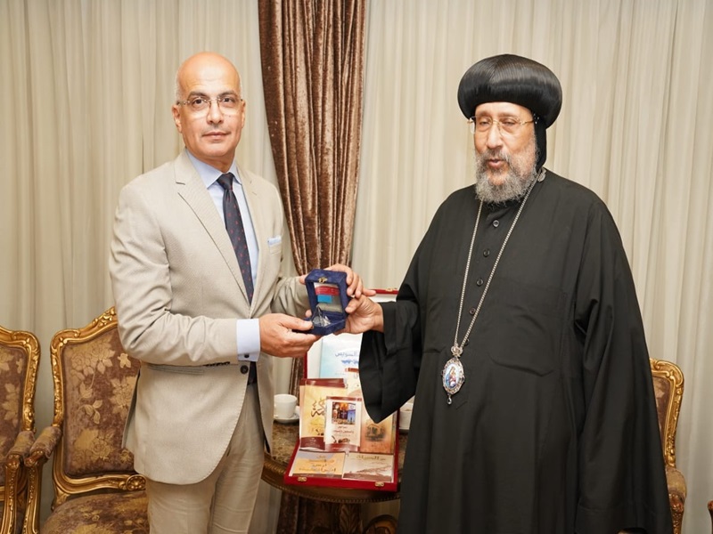 The President of Ain Shams University visits the Coptic Orthodox Cultural Center to congratulate on the glorious Resurrection Day