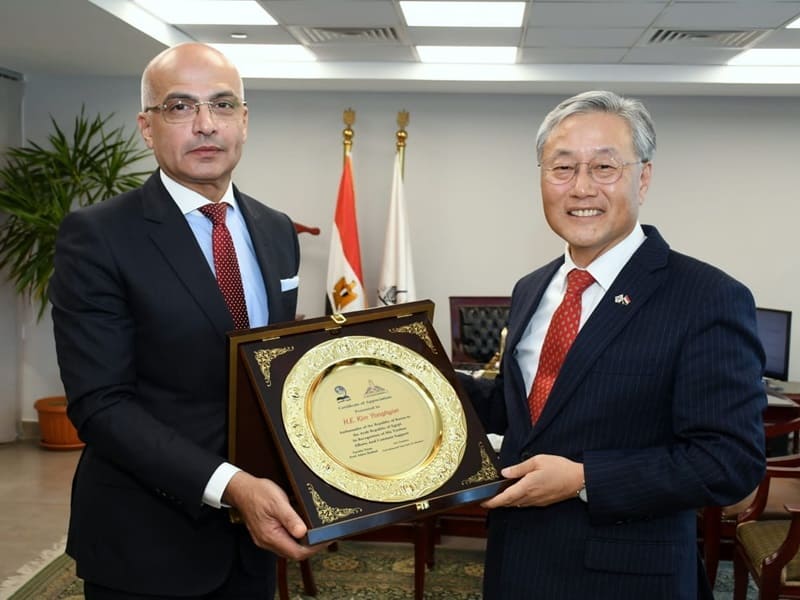 The South Korean ambassador visits Ain Shams University